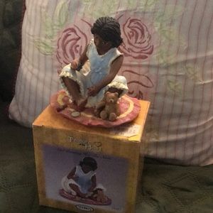 Figurine: Girl painting her toe nails